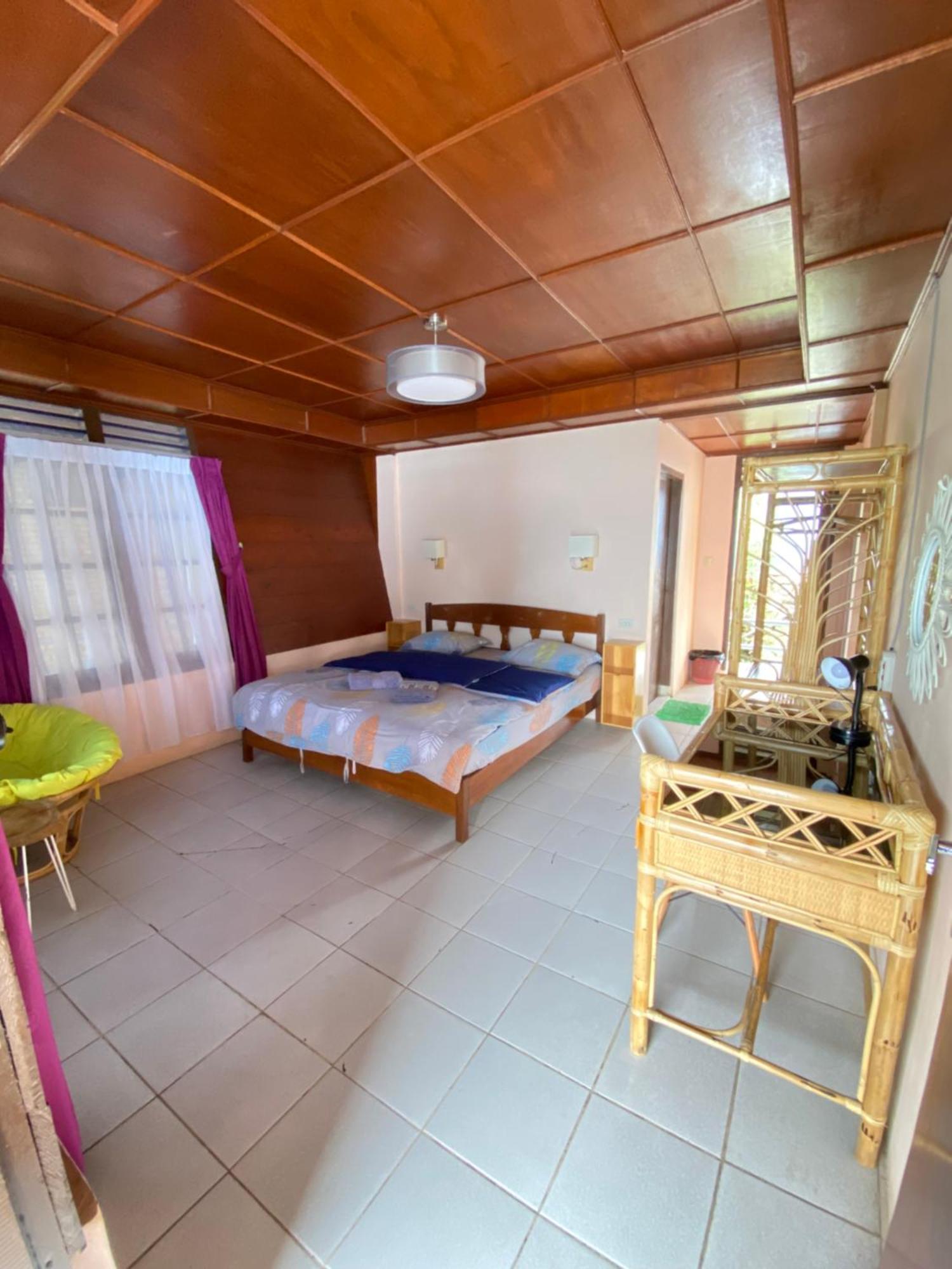 Hotel Romlan Tuk Tuk Habitación foto