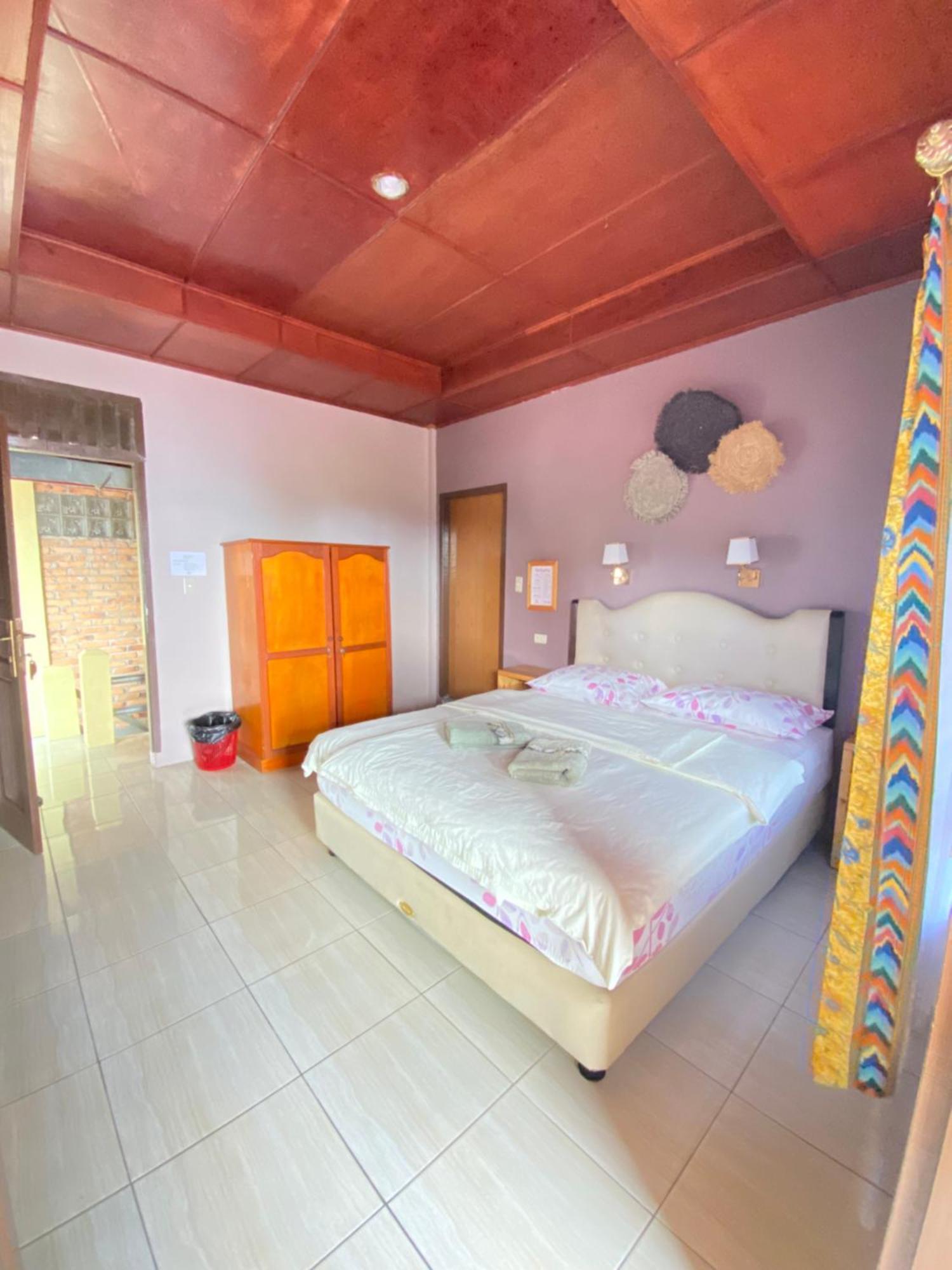 Hotel Romlan Tuk Tuk Habitación foto