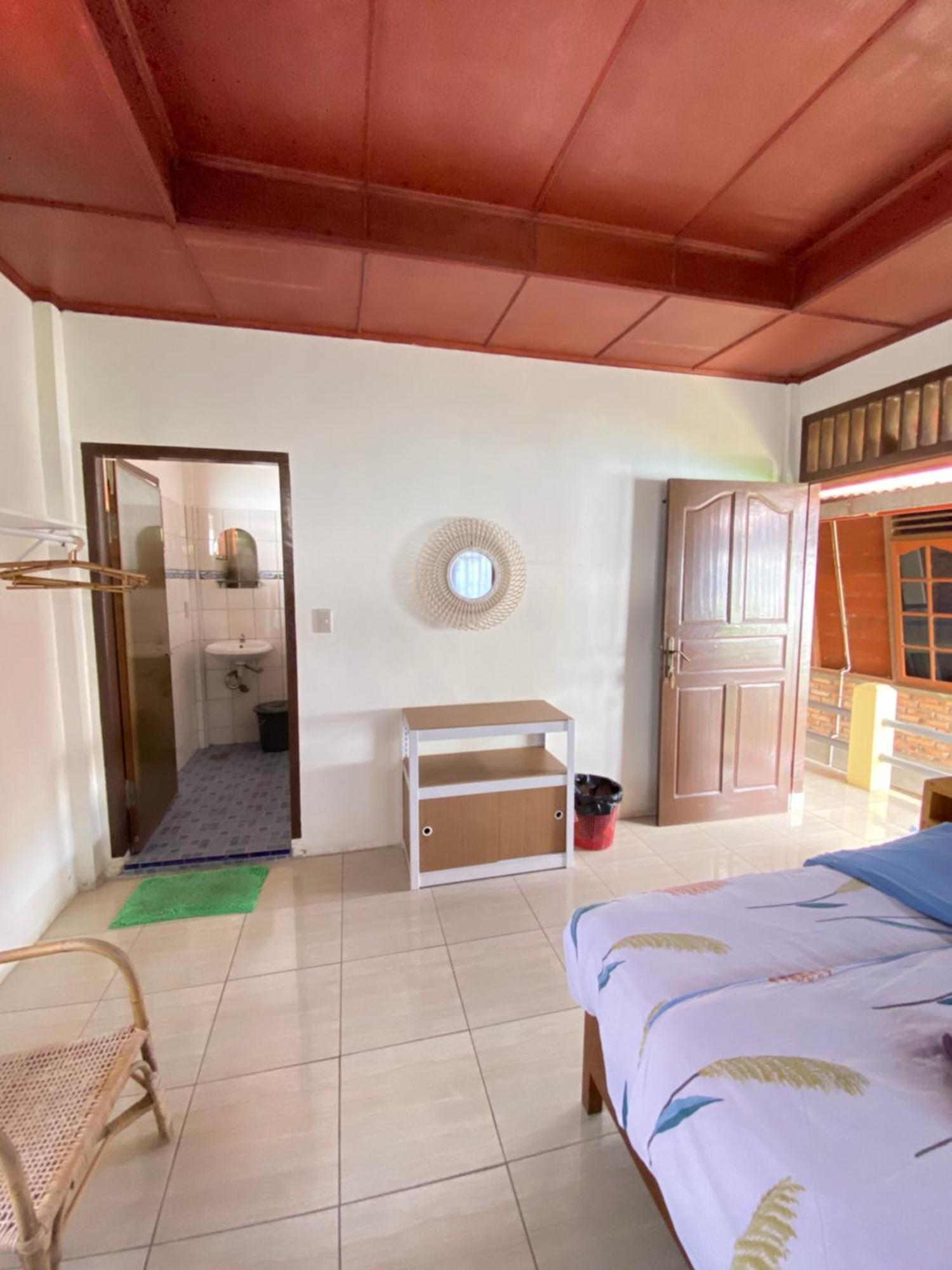 Hotel Romlan Tuk Tuk Habitación foto