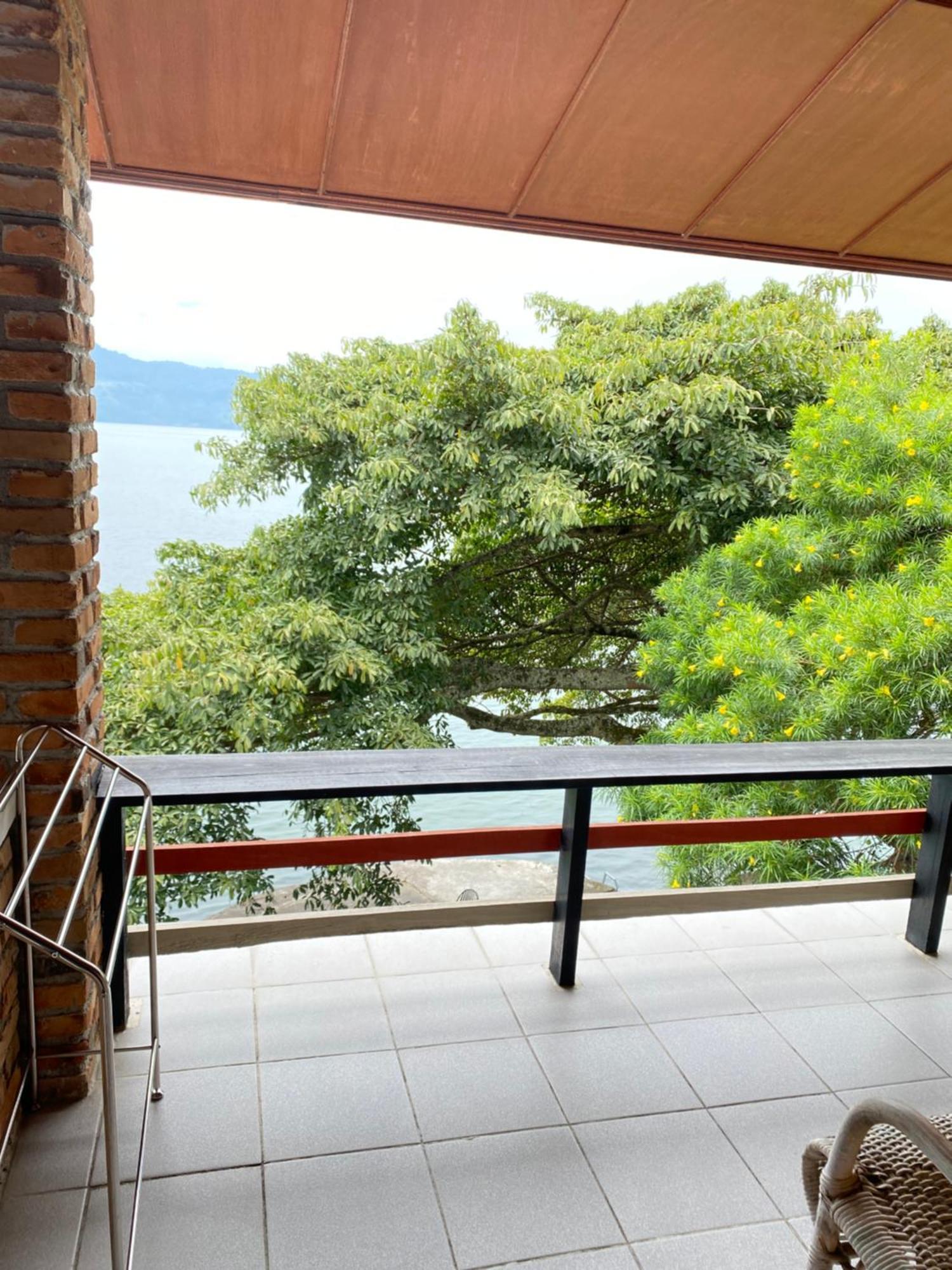 Hotel Romlan Tuk Tuk Habitación foto