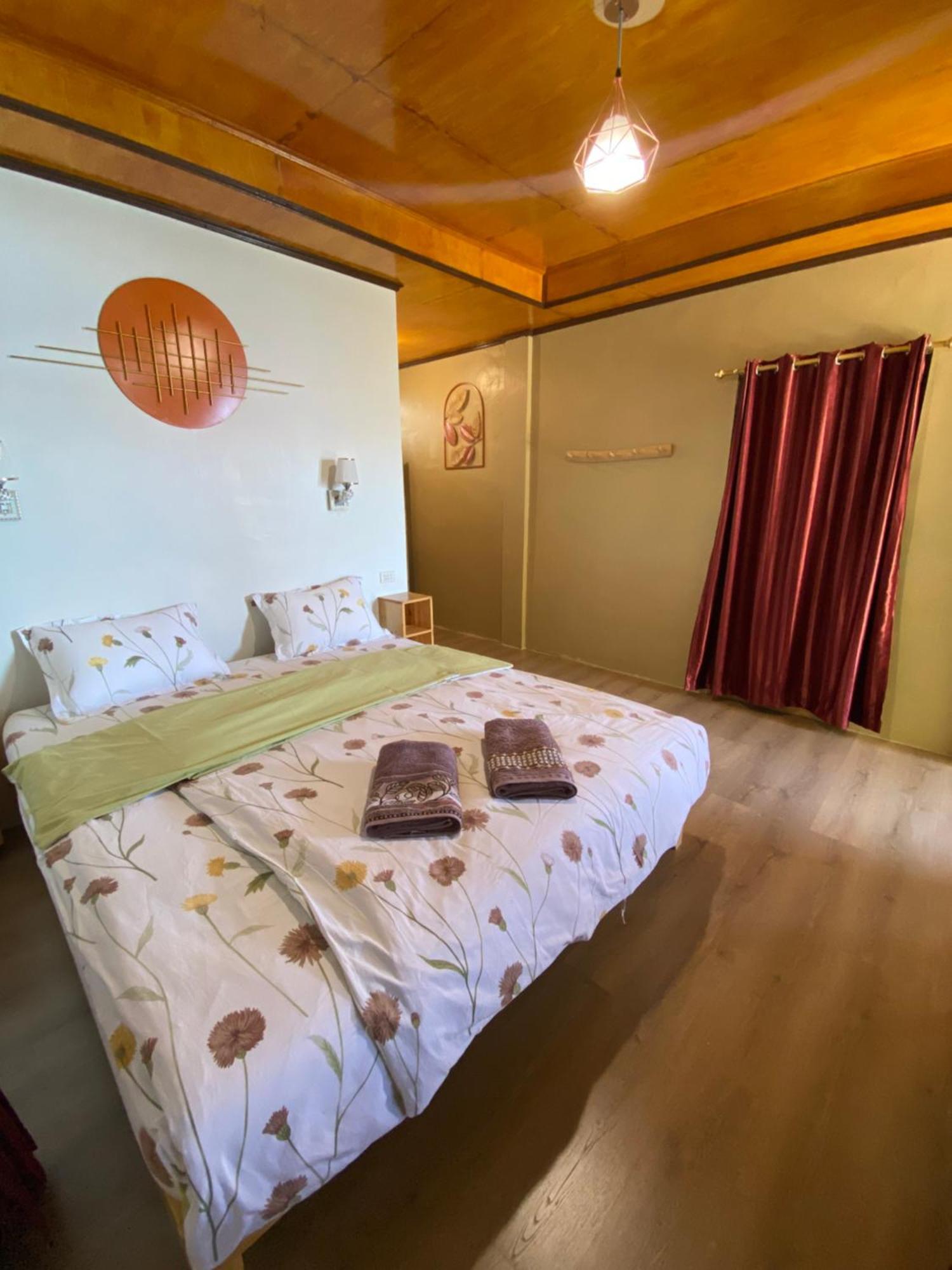 Hotel Romlan Tuk Tuk Habitación foto