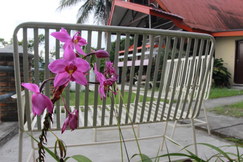 Hotel Romlan Tuk Tuk Exterior foto